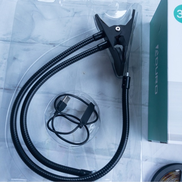 Aduro U-Stream 3-in-1 Selfie Studio Kit (*Missing - Clip-On Selfie Light*) - Picture 5 of 11